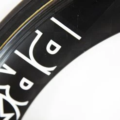 PRO TeXtreme 3-Spoke Tubular Front Wheel - Rim Brake 19 PRO TeXtreme 3-Spoke Tubular Front Wheel - Rim Brake -Racercykler Elegant Butik 8T1A0096