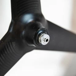 PRO TeXtreme 3-Spoke Tubular Front Wheel - Rim Brake 17 PRO TeXtreme 3-Spoke Tubular Front Wheel - Rim Brake -Racercykler Elegant Butik 8T1A0101