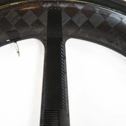 PRO TeXtreme 3-Spoke Tubular Front Wheel - Rim Brake 28 PRO TeXtreme 3-Spoke Tubular Front Wheel - Rim Brake -Racercykler Elegant Butik 8T1A0158