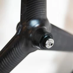 PRO TeXtreme 3-Spoke Tubular Front Wheel - Rim Brake 19 PRO TeXtreme 3-Spoke Tubular Front Wheel - Rim Brake -Racercykler Elegant Butik 8T1A0182