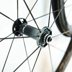 Shimano Dura-Ace C40 R9100 Tubular Wheelset - Rim Brake 23 Shimano Dura-Ace C40 R9100 Tubular Wheelset - Rim Brake -Racercykler Elegant Butik 8T1A0393