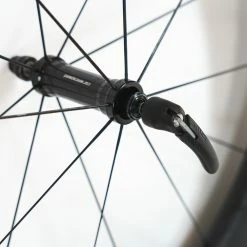 Hunt 82 Carbon Clincher/Tubeless - Aerodynamicist - Front Wheel -Racercykler Elegant Butik DSC08293