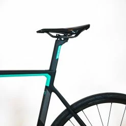 Colnago V3 Disc - 58s - SRAM Rival AXS - Black/Turqouise 22 Colnago V3 Disc - 58s - SRAM Rival AXS - Black/Turqouise -Racercykler Elegant Butik P1980493