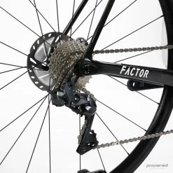 Factor O2 VAM Disc - Roadbike - Ultegra Di2 - 58 - N. Vahtra - Israel Start-Up Nation -Racercykler Elegant Butik Photo By Aaron Kiashek 26 35a2b261 d15c 4c12 b437 451756a35e8a