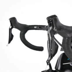 Pinarello Dogma F10 - 53 - Carbon Road Bike - Dura Ace Di2 - Team Sky 70 Pinarello Dogma F10 - 53 - Carbon Road Bike - Dura Ace Di2 - Team Sky -Racercykler Elegant Butik Photo By Aaron Kiashek 35 5e86286b 6245 4eef 8936 aeaef8c6f3ea